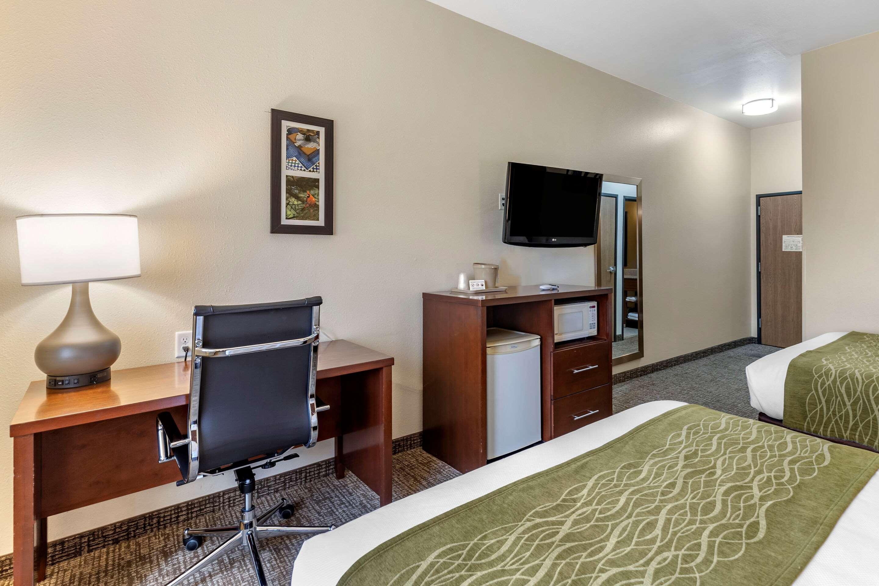 Comfort Inn & Suites Greenville I-70 Esterno foto