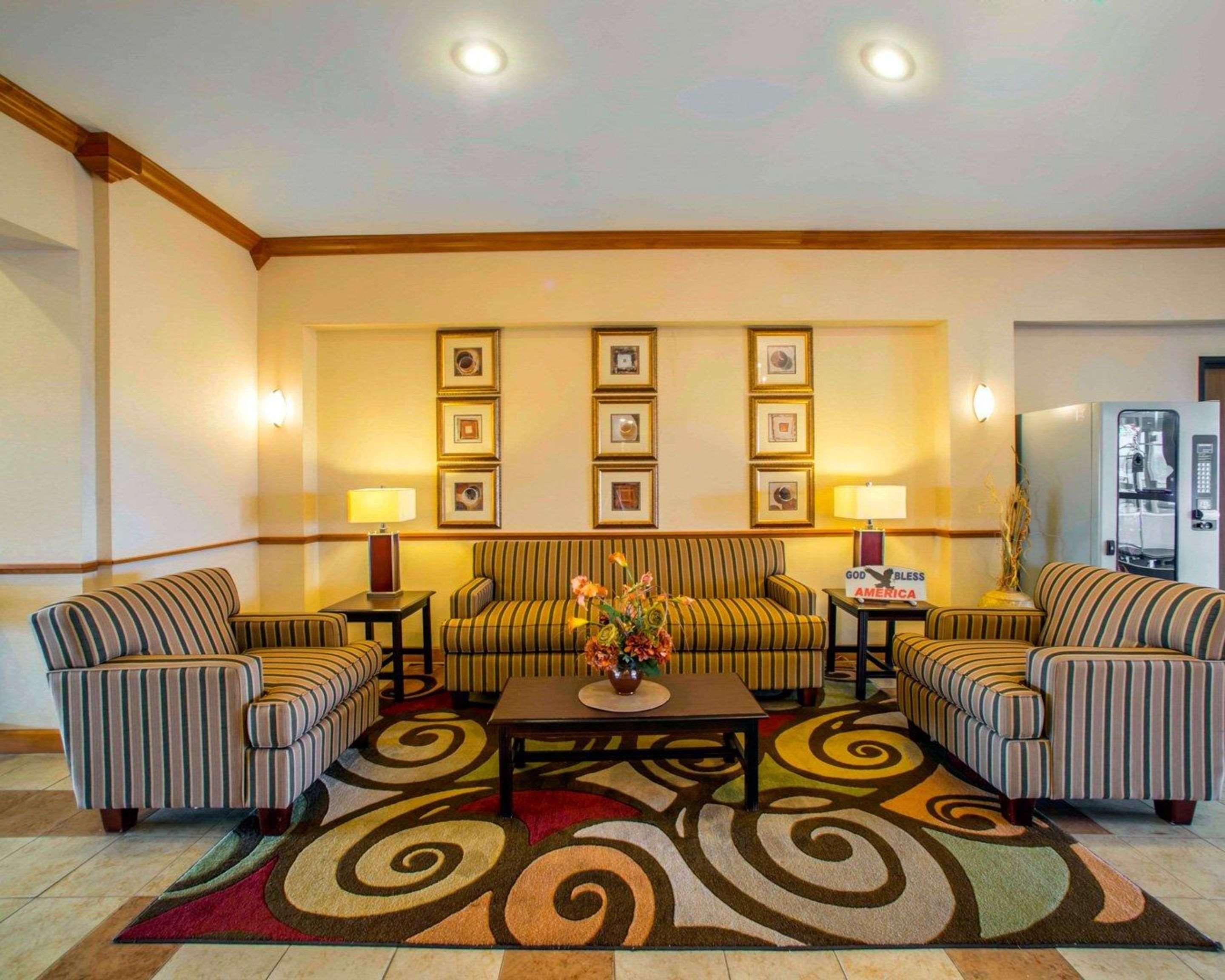Comfort Inn & Suites Greenville I-70 Esterno foto