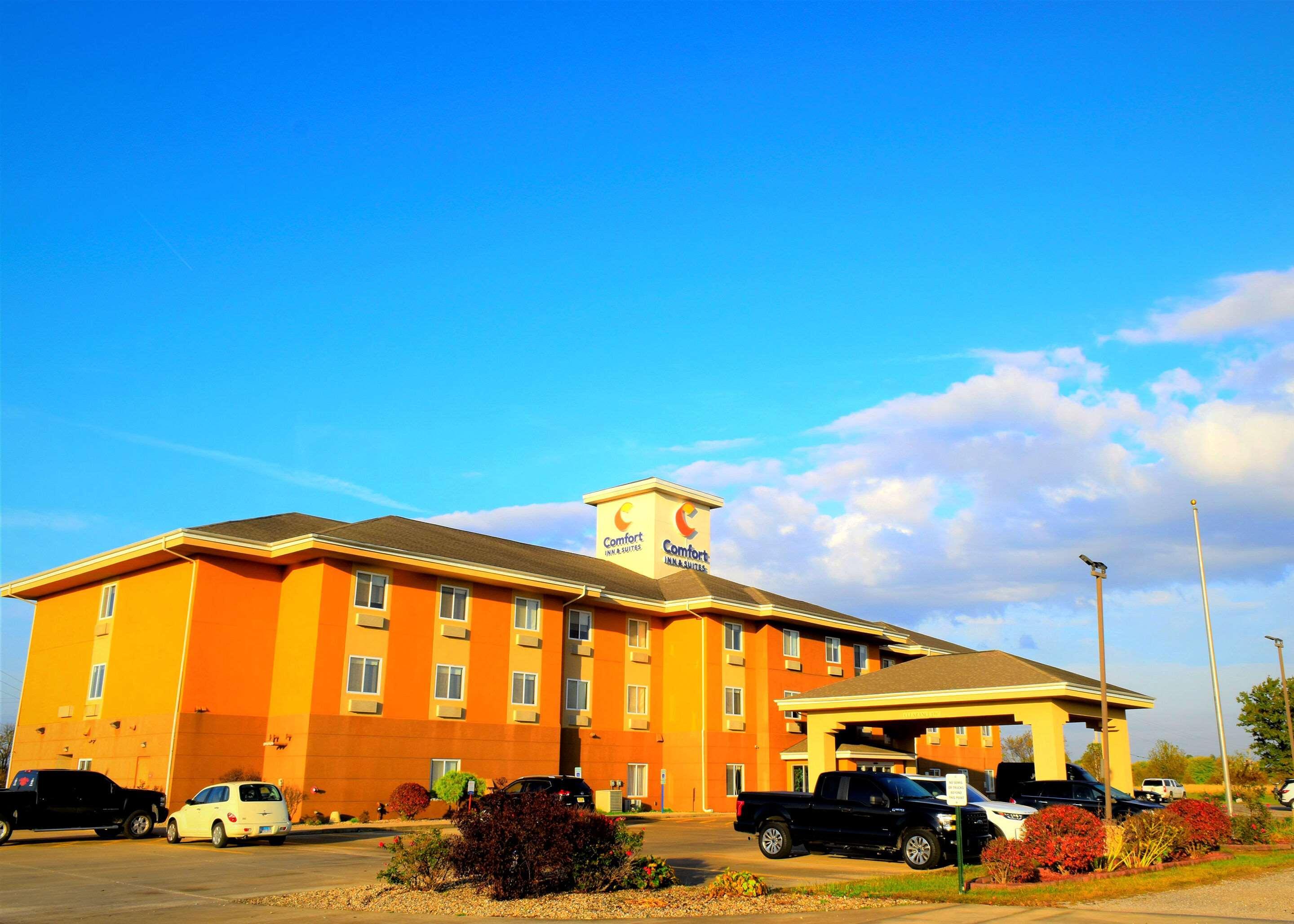 Comfort Inn & Suites Greenville I-70 Esterno foto