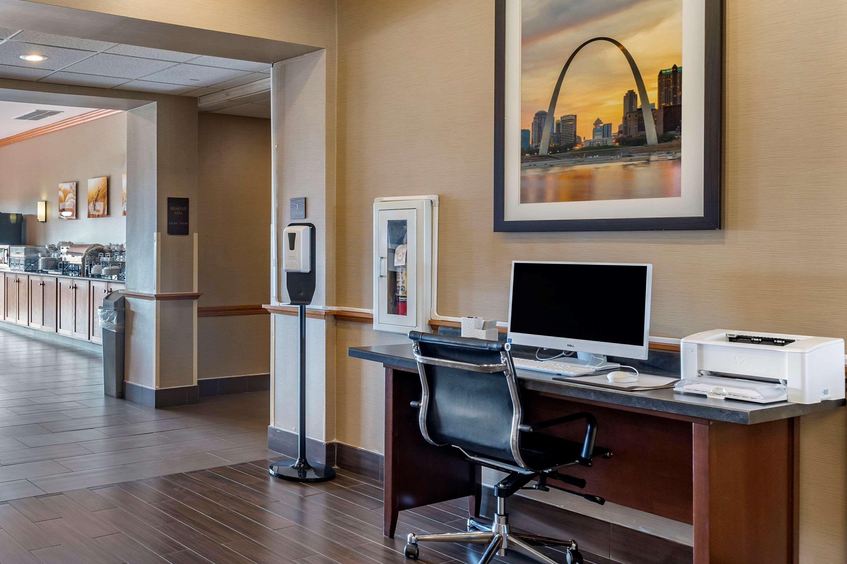 Comfort Inn & Suites Greenville I-70 Esterno foto