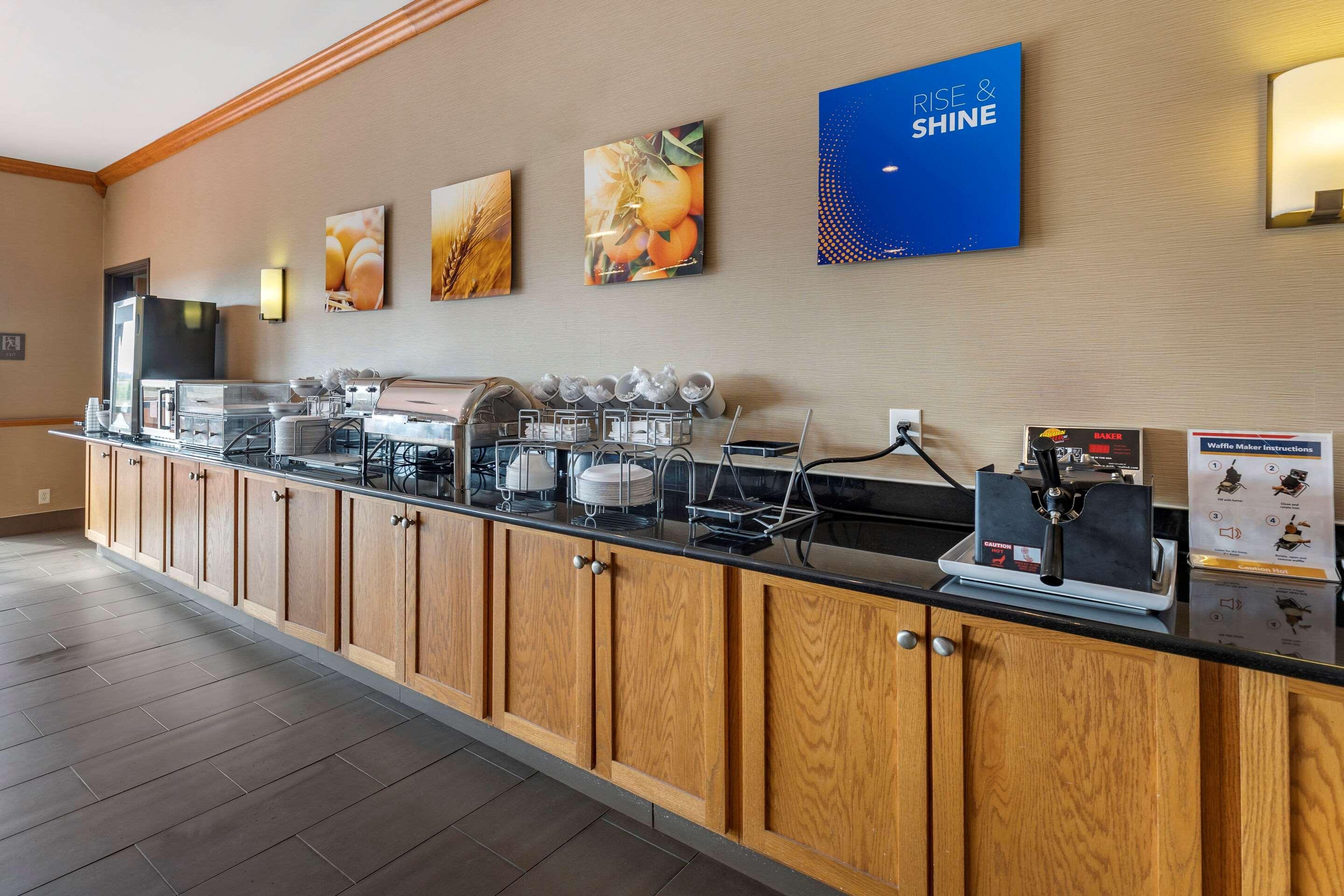 Comfort Inn & Suites Greenville I-70 Esterno foto
